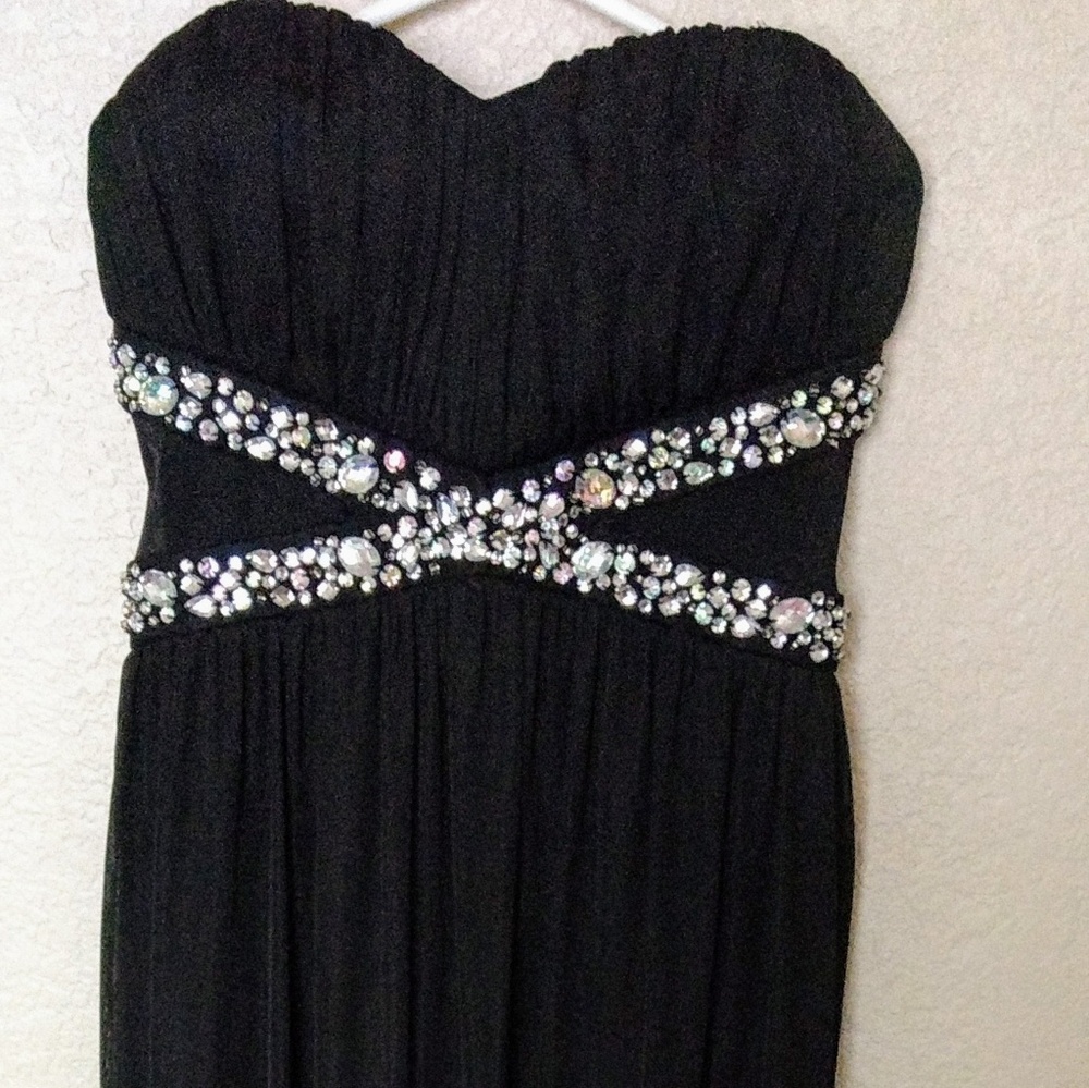 BLACK DRESS - Picture 2 of 7